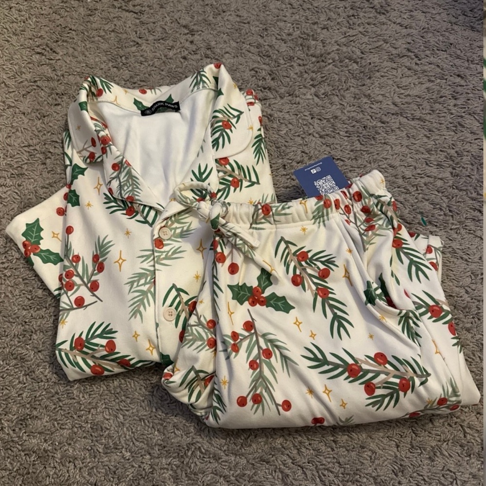 Festive Women's Pajama Set with Holly Design